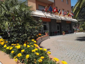 Гостиница Hotel Trasimeno  Кастильоне-Дель-Лаго